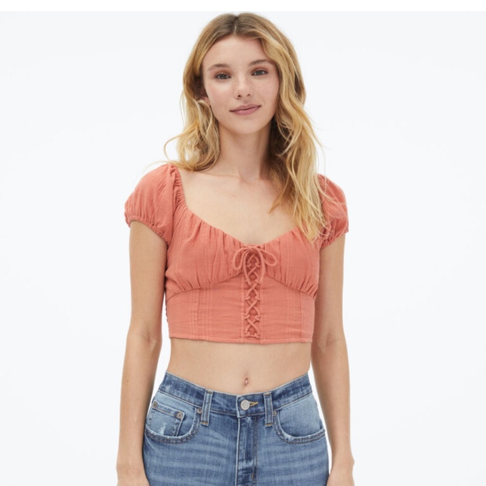 🔥3/45🔥 NWOT Textured Lace-Front Crop Top